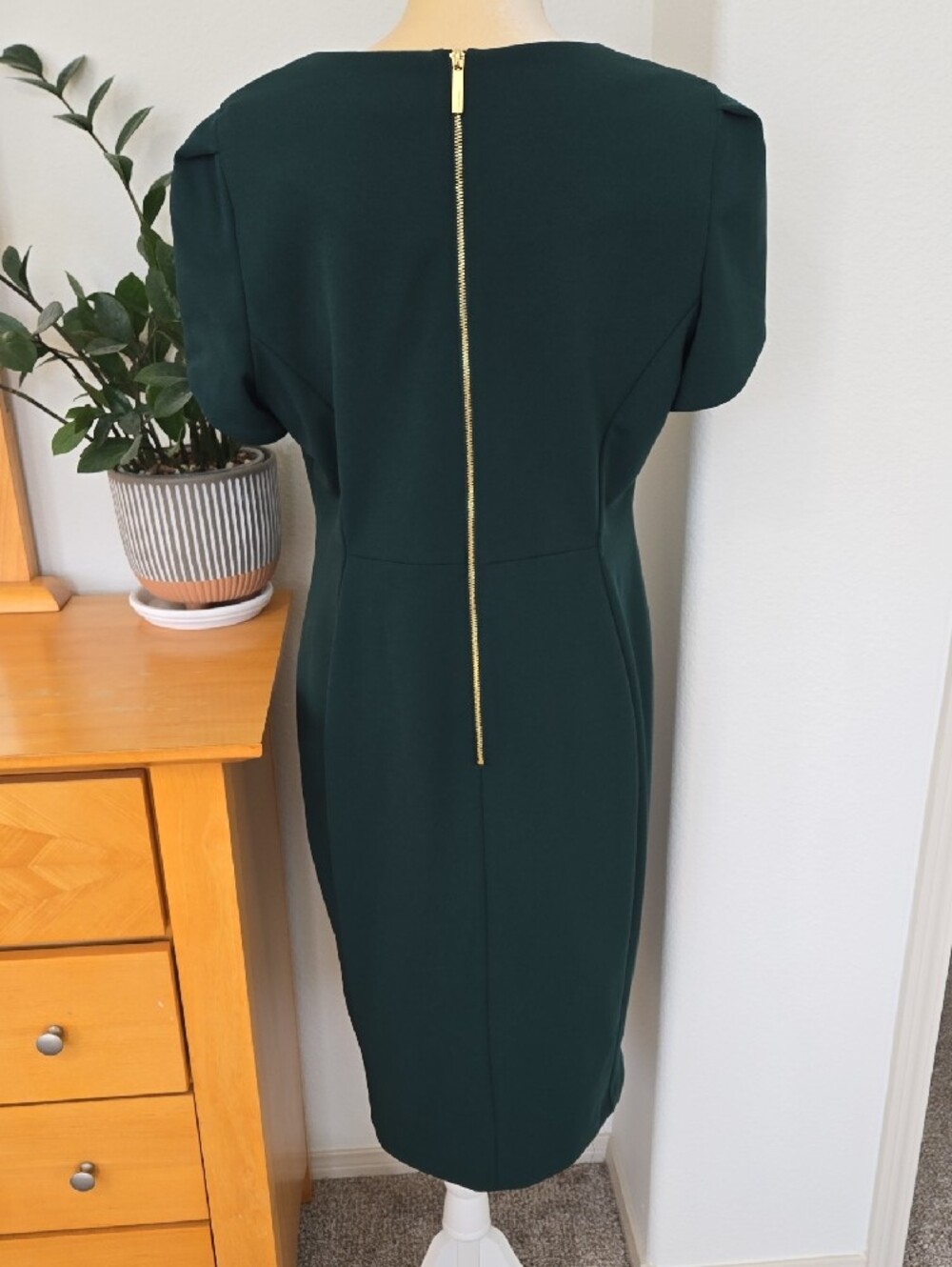Calvin Klein Deep Green Tulip-Sleeve Midi Sheath Dress - Picture 6 of 10